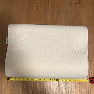 Tempurpedic Side Sleeper White Memory Foam Pillow